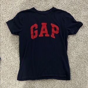 GAP Classic Logo T-Shirt – Navy Blue with Red Logo – Size Small